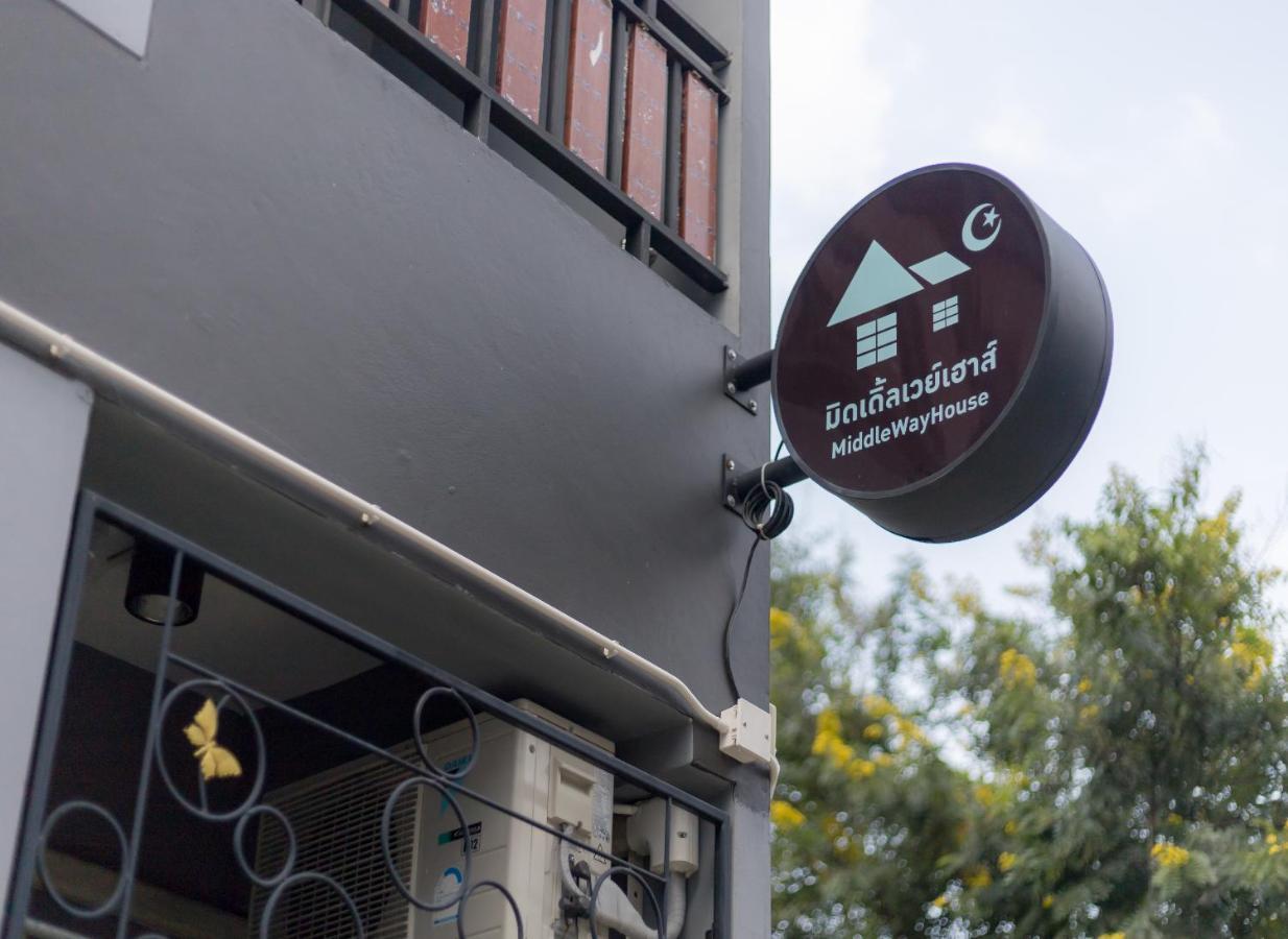 Middleway House Bangkok Hotel Ngoại thất bức ảnh